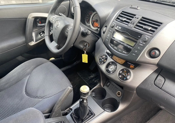 Toyota RAV4 cena 27770 przebieg: 204085, rok produkcji 2009 z Radom małe 232